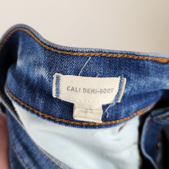 *FLAWED* Madewell Cali Demi-Boot Jeans in Bronson Wash Button-Front Edition 27 - Picture 7 of 12